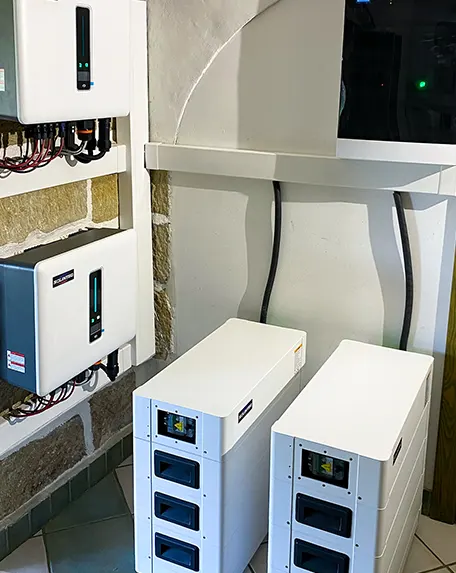 Solinteg hybrid inverter parallel operation solution powers Czech homes