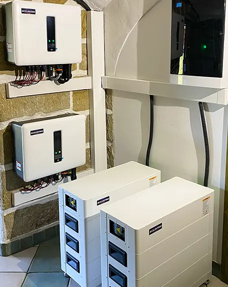 Solinteg hybrid inverter parallel operation solution powers Czech homes